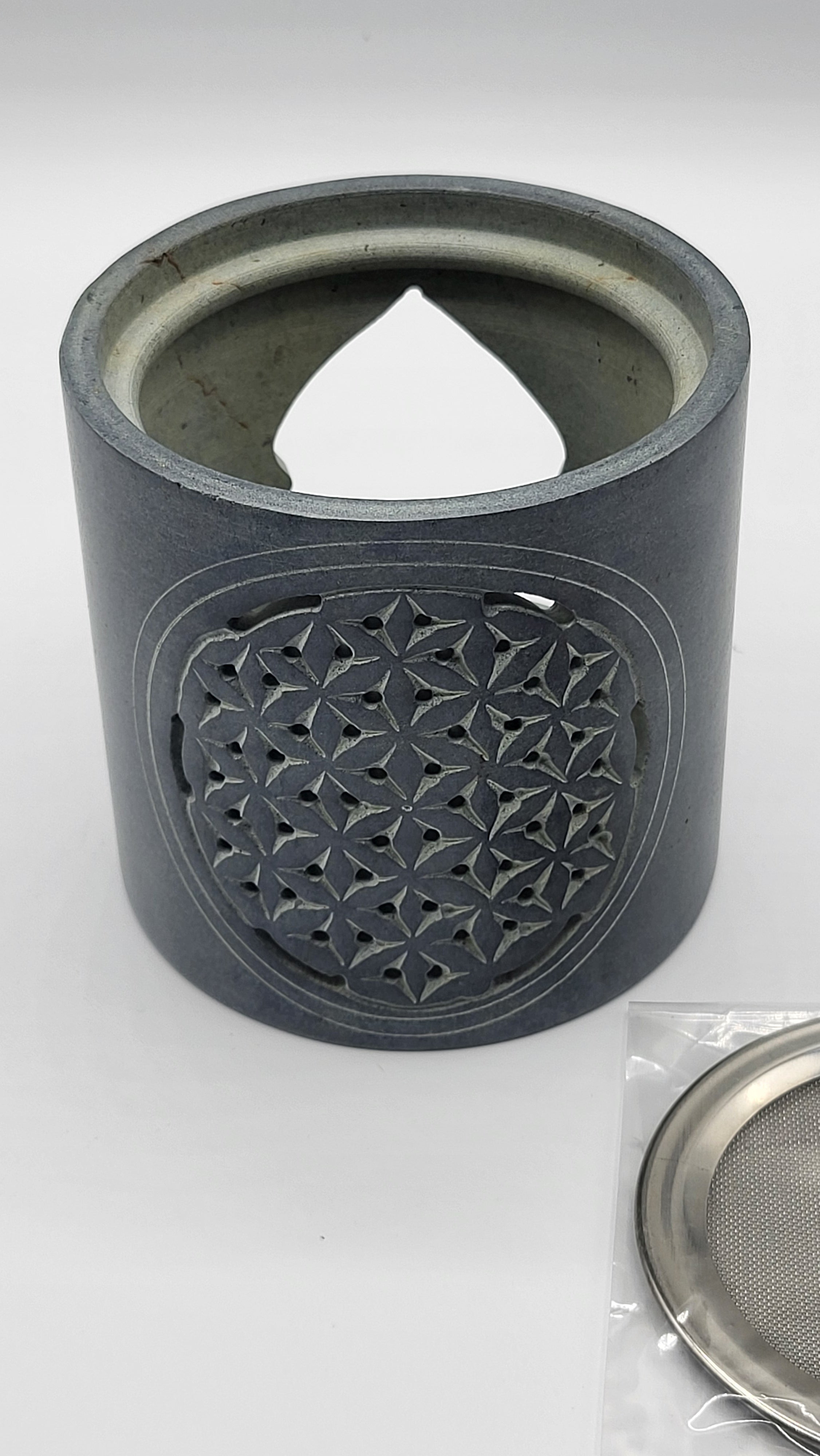 Räuchergefäß - Siebträger aus Speckstein mit 10cm Edelstahlsieb im ma-fumo shop.