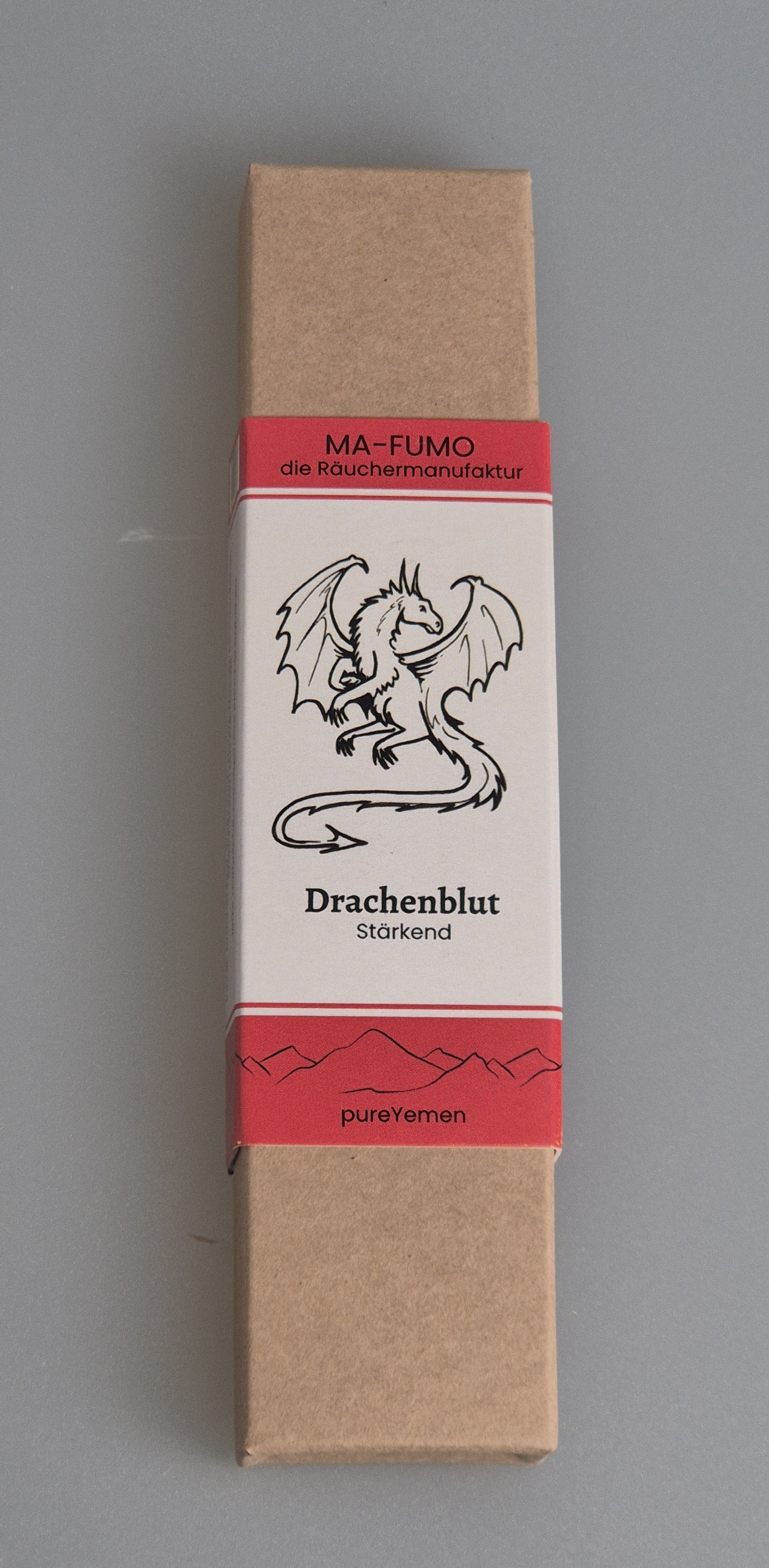 von Hand gerollte Räucherstäbchen mit Drachenblut, von Hand gerollt aus dem Jemen