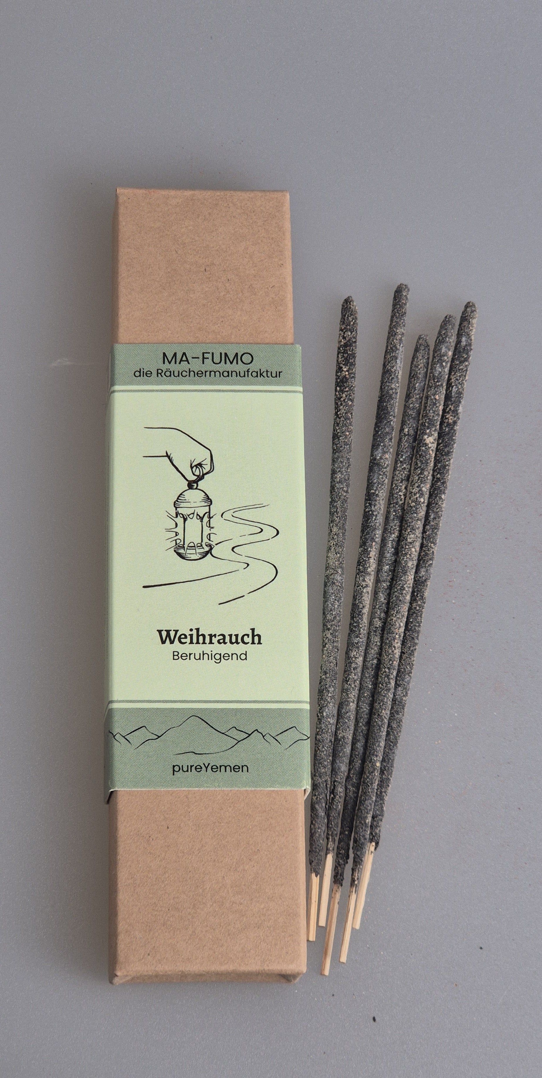 von Hand gerollte Räucherstäbchen aus dem Jemen mit Weihrauch Harz