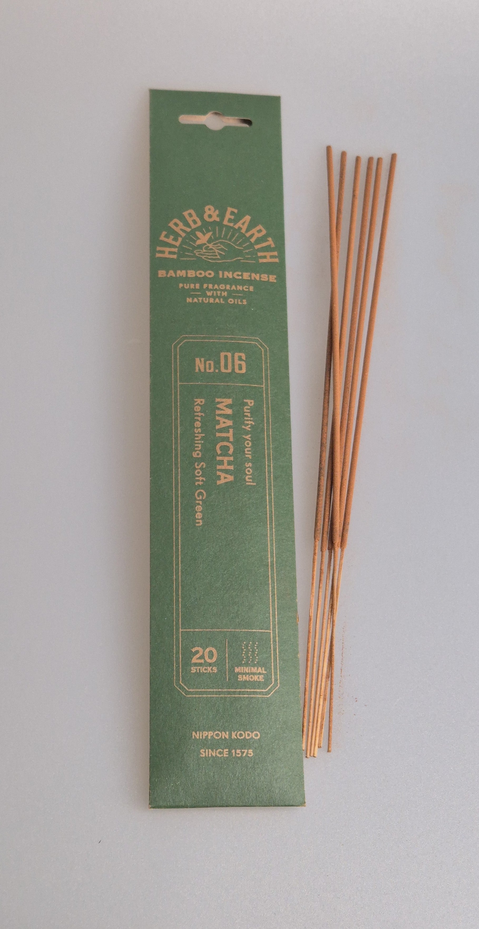 Japanische Räucherstäbchen aus Matcha