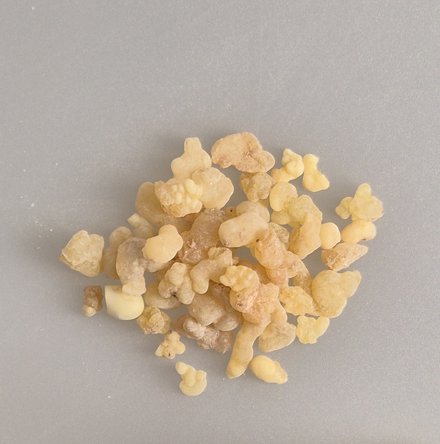 Räucherwerk, Weihrauch, Gummi Olibanum, würziger Rauch, zitrusartige Note, zur Reinigung, Räuchermischungen, Räuchermanufaktur