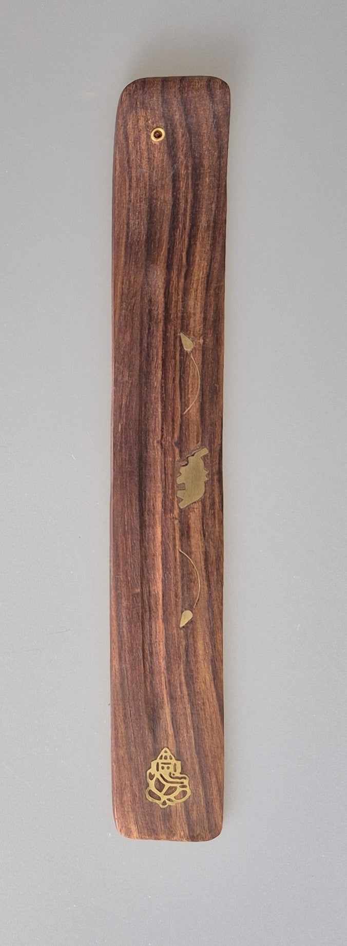 Räucherstäbchen aus Holz, verschiedene Designs für jeweils ein Stäbchen. Im Shop von Ma-Fumo zu bestellen