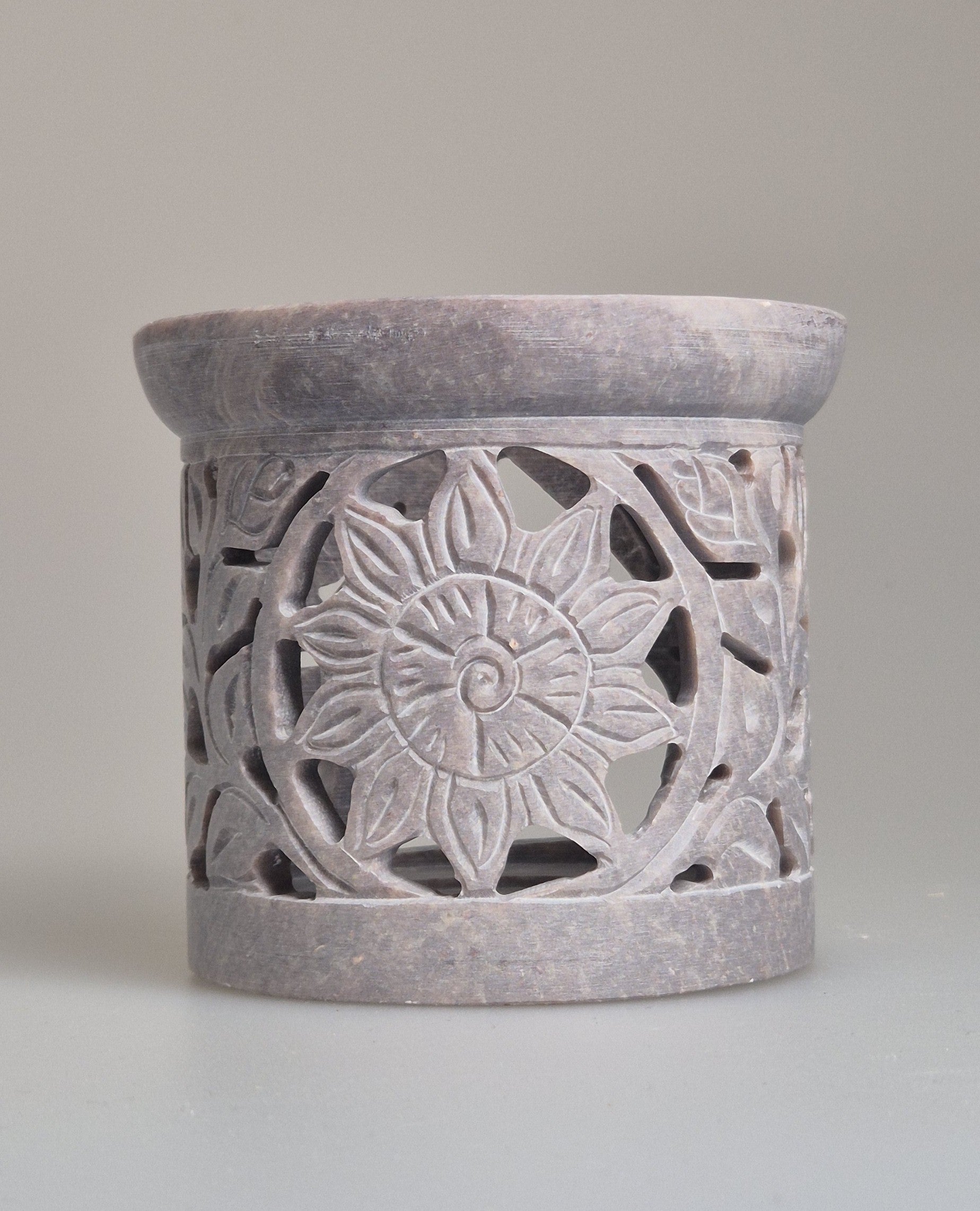 Räuchergefäß aus Speckstein, 2-teilig - mit Siebträger und Scheibe zum Räuchern , Durchmesser 10cm