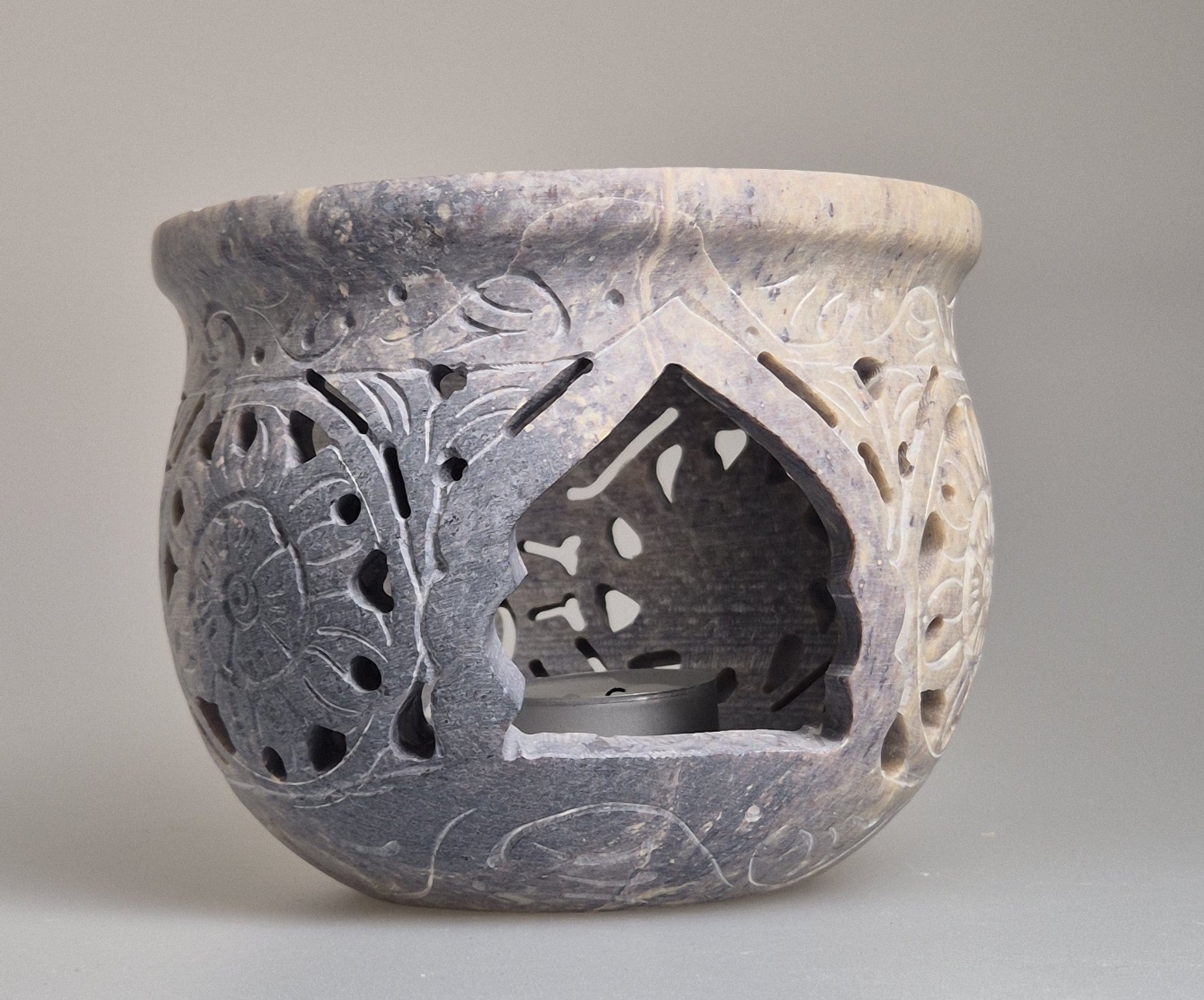 Großes Räuchergefäß aus Speckstein mit großem Sieb zum Auflegen von Räucherwerk - im MAFUMO Shop