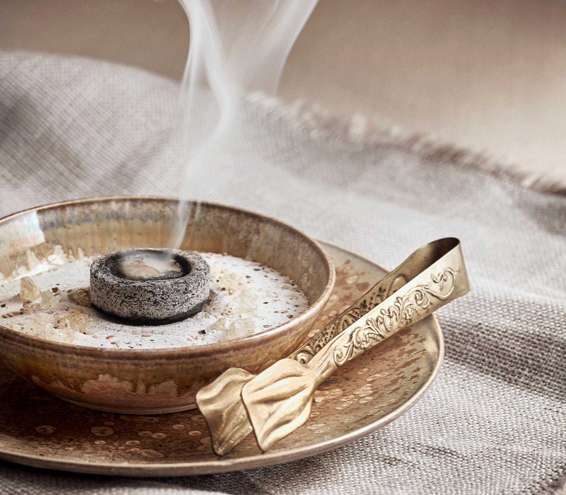 Räucherkohle zum Räuchern, für Shisha und Wasserpfeifen verwendbar - im MA-FUMO Shop zu bestellen