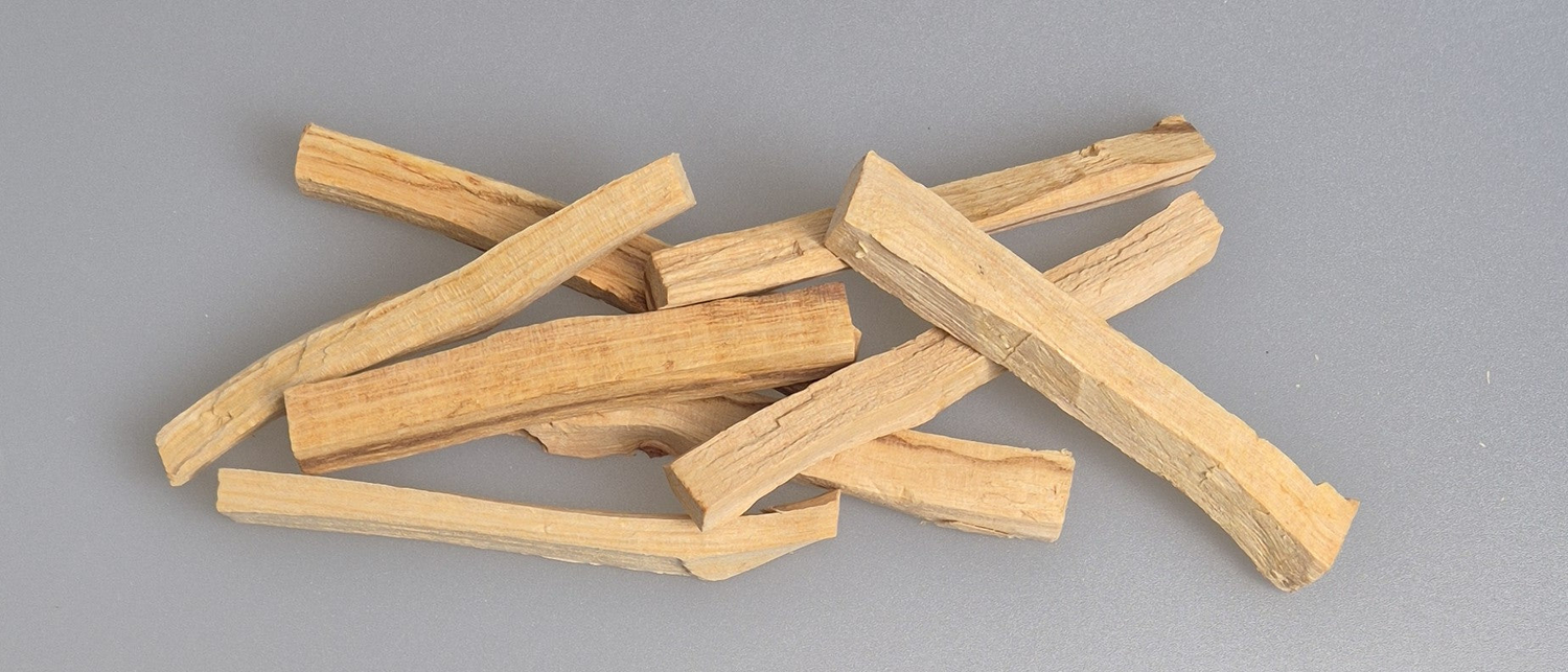 Palo Santo, das Heilige Holz Südamerikas, Bursera graveolens, Sticks 10-12cm lang, SERFOR zertifiziert