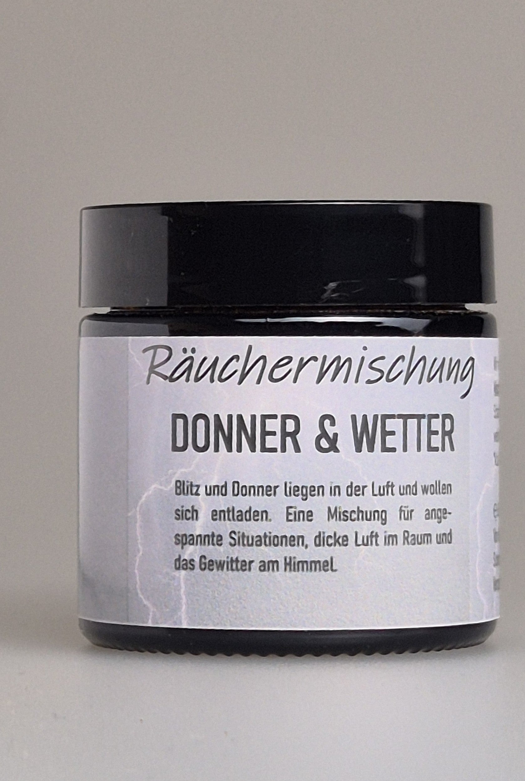 Die Räuchermischung Donner&amp;Wetter enthält regionale Bio-Kräuter und ein regional wachsendes Harz anstatt Weihrauch. Aus der Region ! im Shop MA-FUMO zu bestellen.