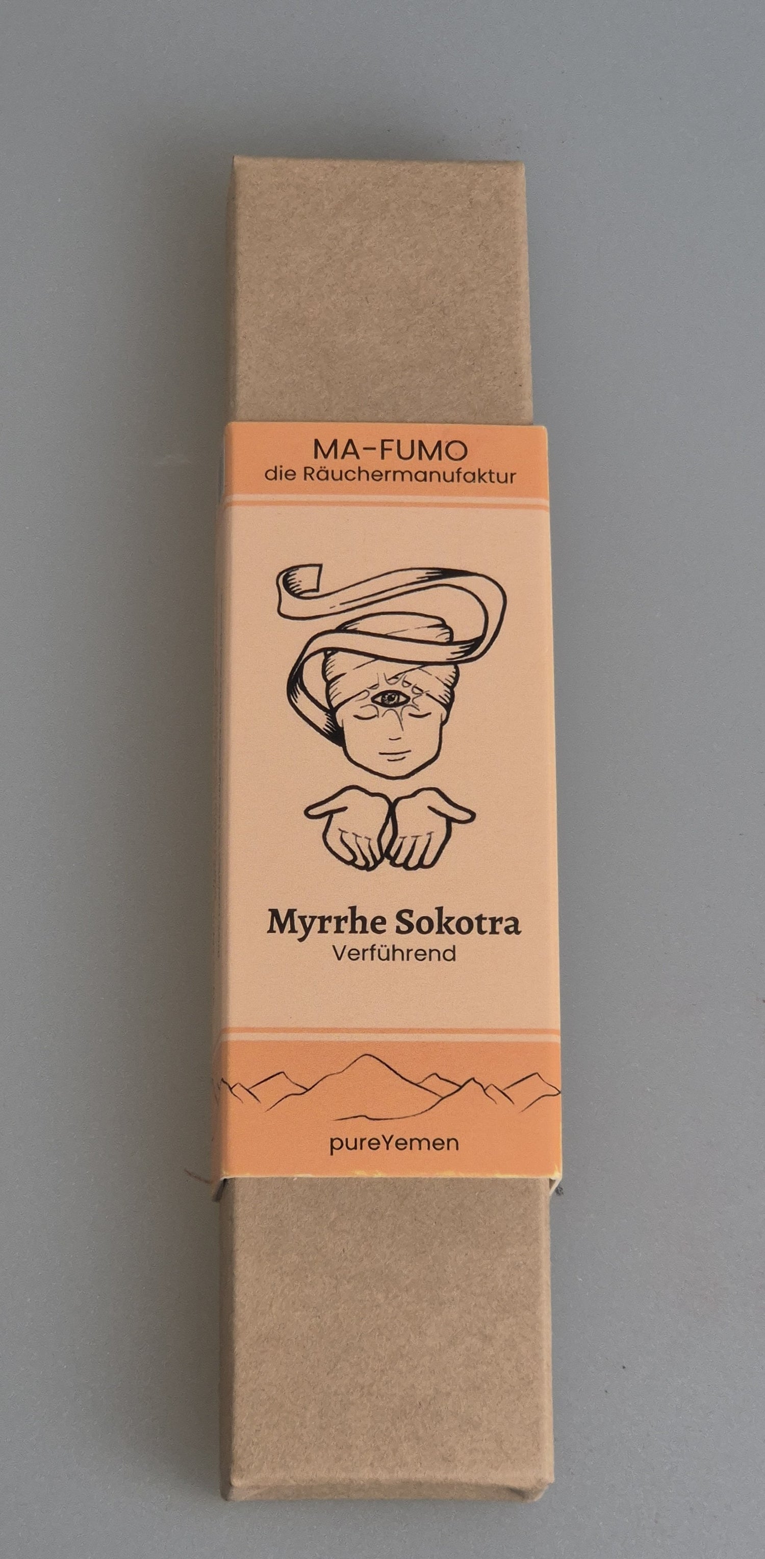 von Hand gerollte Räucherstäbchen aus dem Jemen.  Ohne Zusätze, ohne Chemie - 100% natürliche Rohstoffe. Zu bestellen im Ma-Fumo Shop.