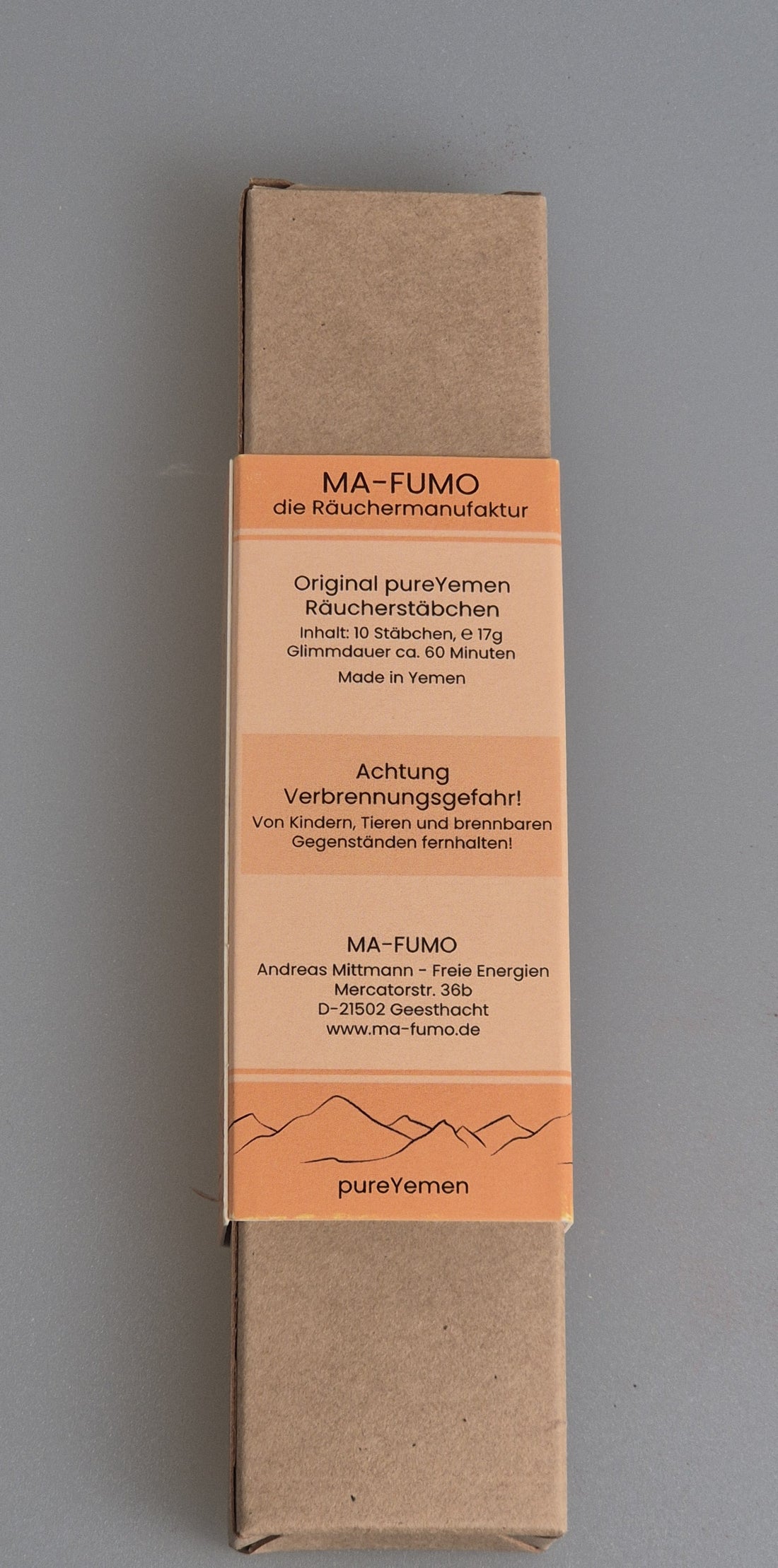 von Hand gerollte Räucherstäbchen aus dem Jemen.  Ohne Zusätze, ohne Chemie - 100% natürliche Rohstoffe. Zu bestellen im Ma-Fumo Shop.