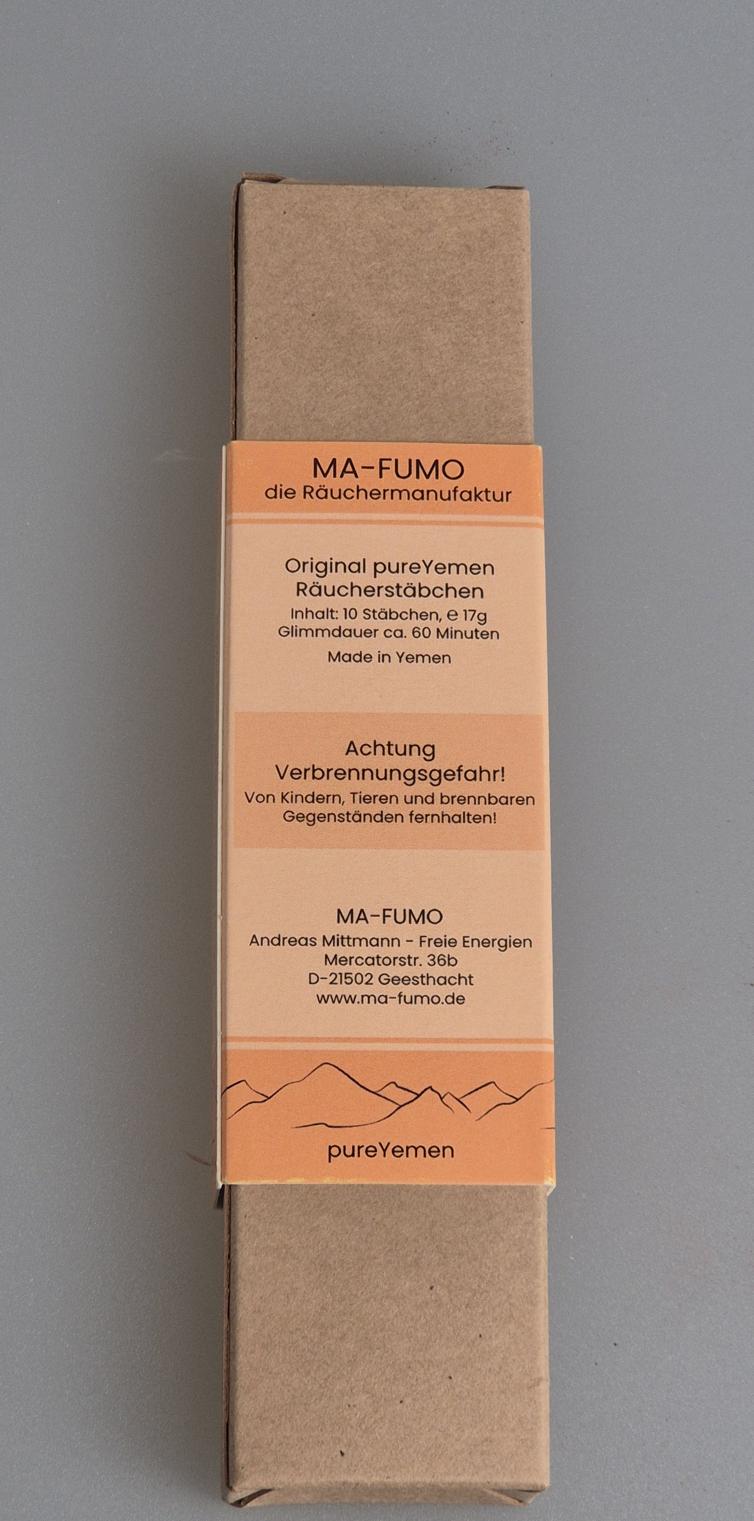 von Hand gerollte Räucherstäbchen aus dem Jemen.  Ohne Zusätze, ohne Chemie - 100% natürliche Rohstoffe. Zu bestellen im Ma-Fumo Shop.
