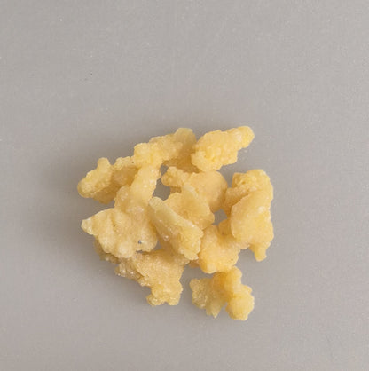 Waldweihrauch Schwarzföhre / Schwarzkiefer. Edles Baumharz aus Österreich. Rein im Duft - ohne Zusätze. Im Shop von MA-FUMO zu bestellen.