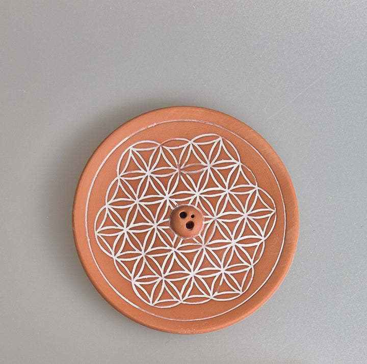 Großer Räucherstäbchenhalter, ca. 15cm Durchmesser, aus Keramik, Farbe Natur. Kann bis zu 3 Stäbchen gleichzeitig aufnehmen.