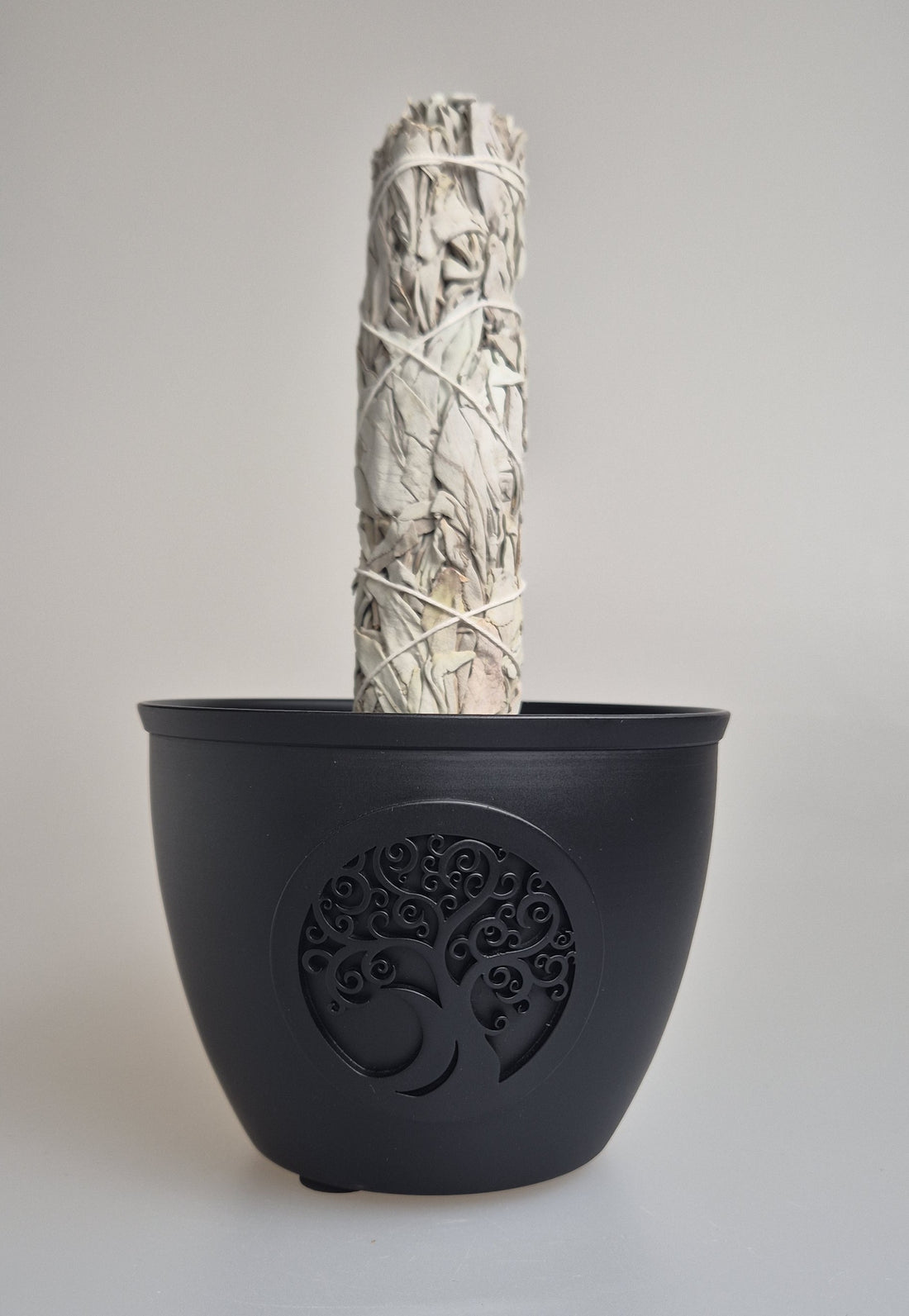 Smudge Bowl aus Eisen - praktischer Halter für unseren XXL White Sage Smudge. Mit Symbolik Blume des Lebens