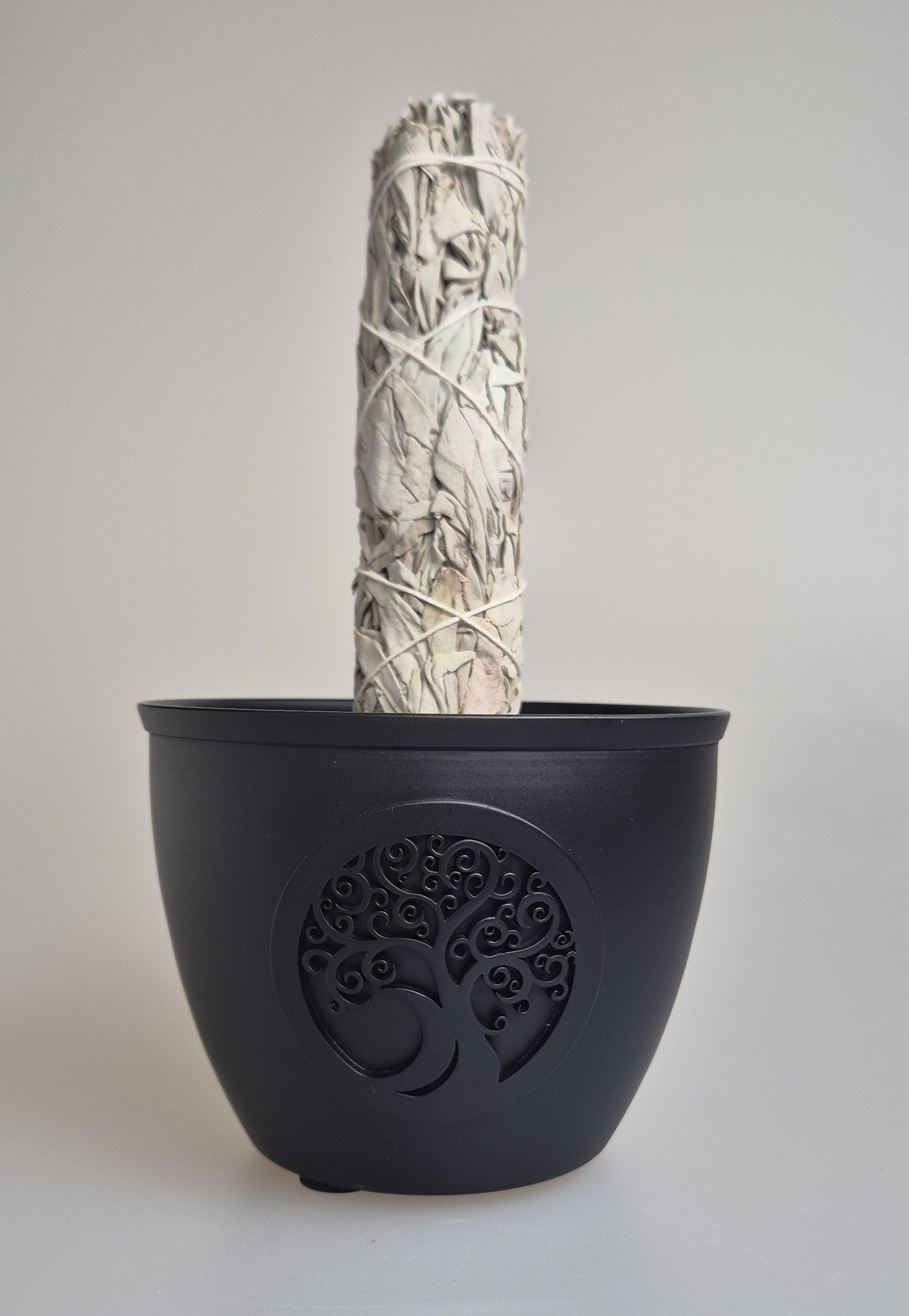 Smudge Bowl aus Eisen - praktischer Halter für unseren XXL White Sage Smudge. Mit Symbolik Blume des Lebens