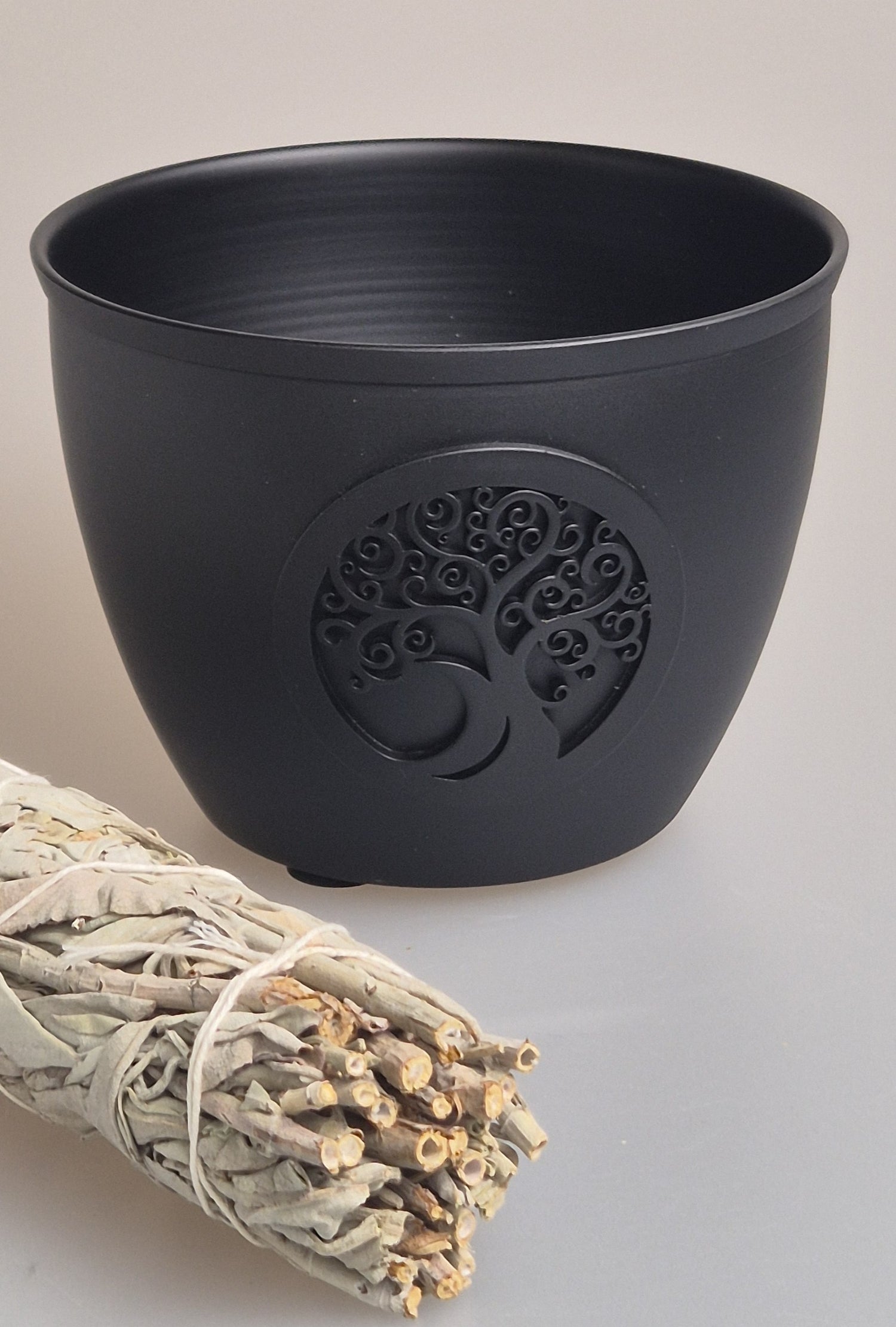 Smudge Bowl aus Eisen - praktischer Halter für unseren XXL White Sage Smudge. Mit Symbolik Blume des Lebens