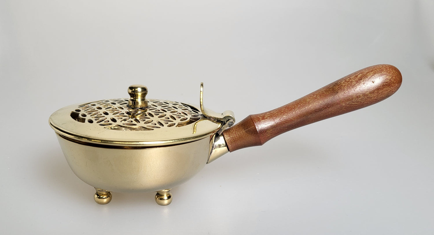 Räucherpfanne, Traagegefäß zum Räuchern auf Kohle mit praktischem Holzgriff zum halten und schwenken