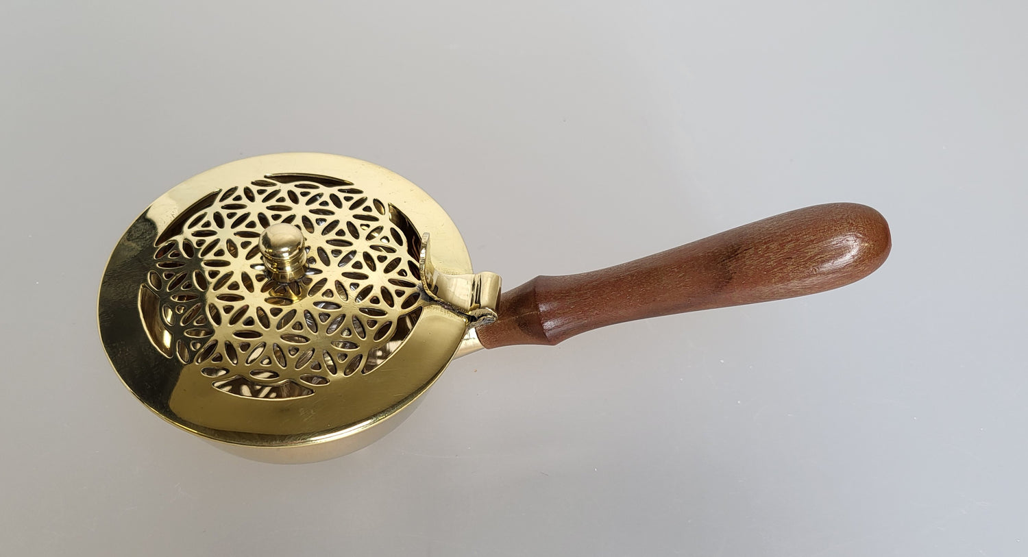 Räucherpfanne, Traagegefäß zum Räuchern auf Kohle mit praktischem Holzgriff zum halten und schwenken