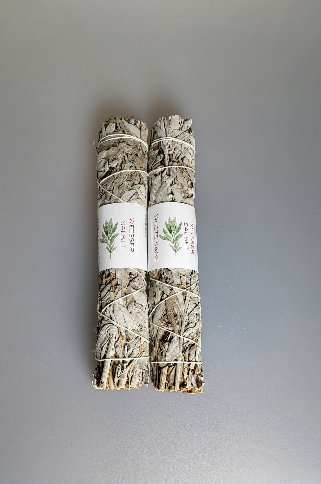 Smudge Weißer Salbei, Räucherbündel groß, 22-25cm lang. Der Weiße Salbei (White Sage) stammt aus Mexico und den USA. Kontrollierte Einfuhr!