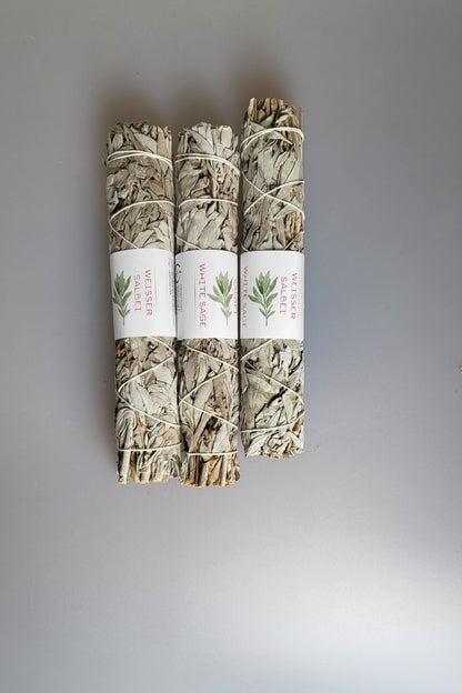 Smudge Weißer Salbei, Räucherbündel groß, 22-25cm lang. Der Weiße Salbei (White Sage) stammt aus Mexico und den USA. Kontrollierte Einfuhr!
