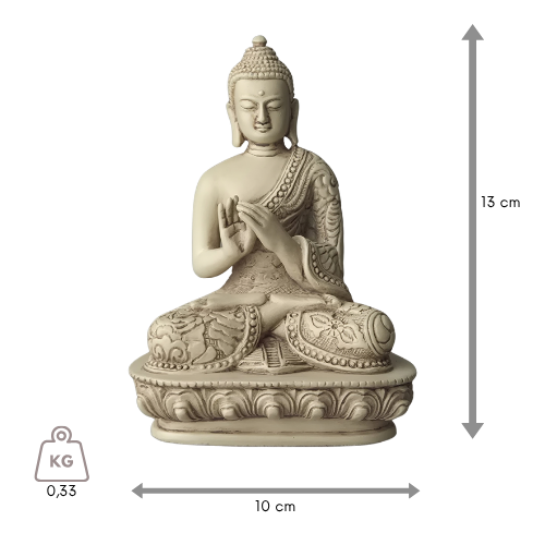 Buddha-Statue „Rad des Dharma“ in Elfenbeinweiß mit Dharmachakra Mudra und verziertem Lotussockel, Vorderansicht mit Maßangabe zur Höhe von 13 cm.
