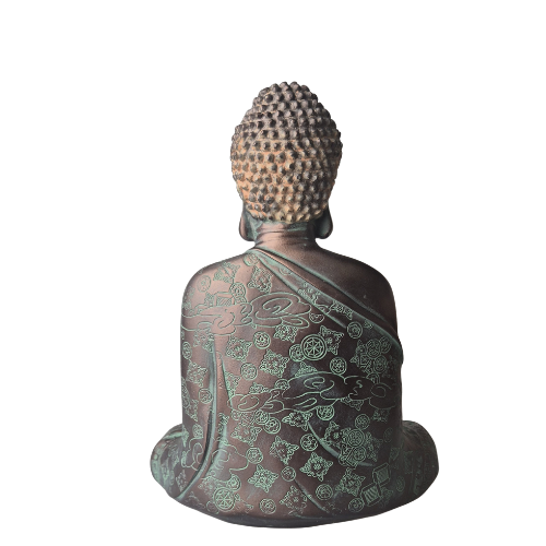 Rückansicht der Buddha-Statue „Meditation“ in patinierter Bronzeoptik mit fein gemustertem Gewand und gelocktem Haar.