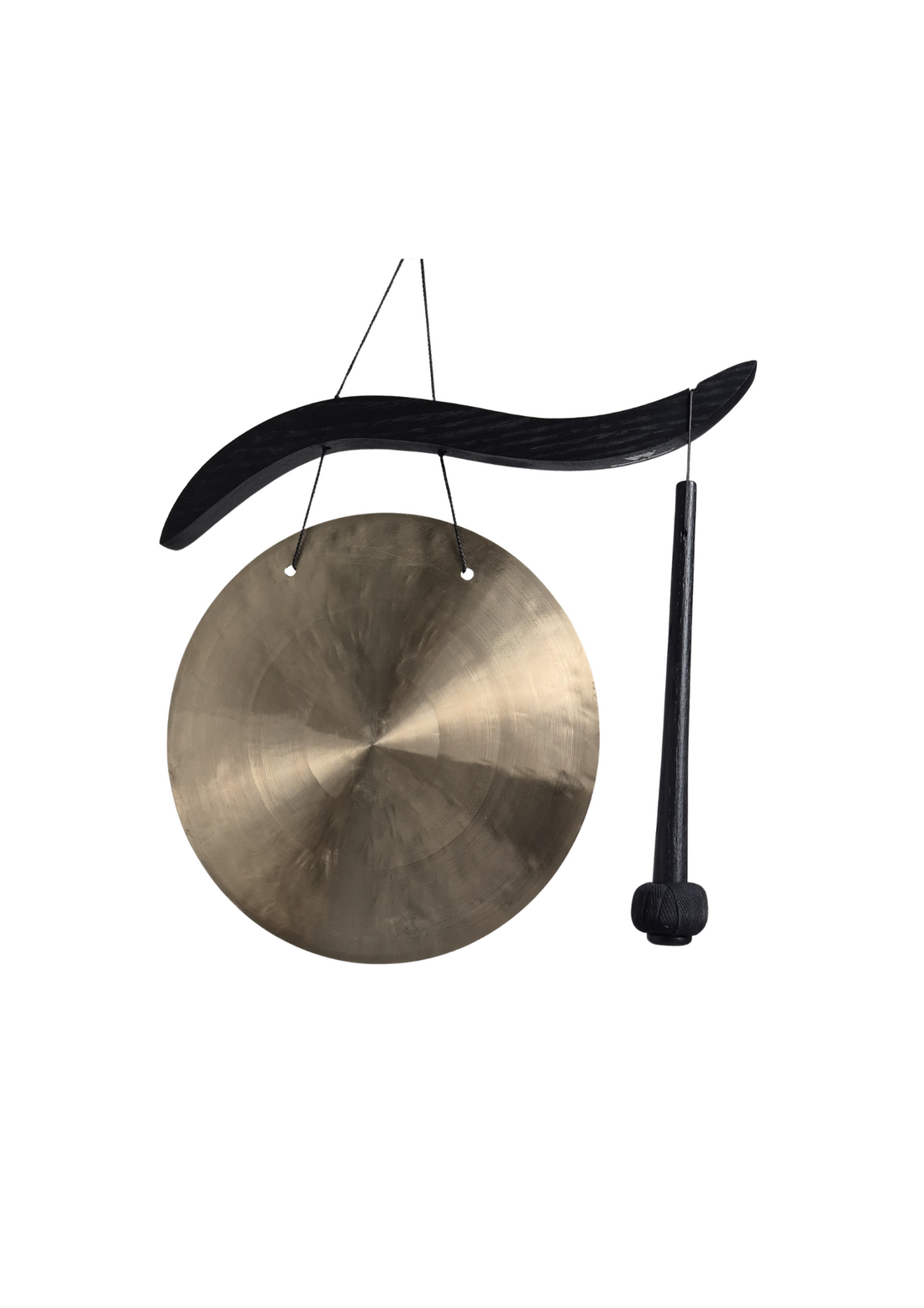 Ein Gong wie man ihn sich vorstellt. Messing Gong mit schwarzem Holzbügel und Schlegel zum einhängen  Der Klang dieses Gongs ist geprägt von Glanz und Größe. Die Optik spiegelt sowohl Balance und Harmonie als auch Anmut und Schönheit. Mit den ursprünglichen Handwerksmethoden werden die Gongs hergestellt, die überzeugend die Aura Fernost einfangen.