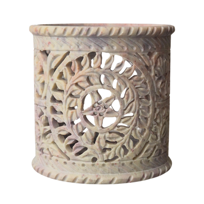 Räuchergefäß aus Speckstein mit Fine-Carving-Blütenmotiv, Frontansicht, Edelstahlsieb Ø 9 cm – MAFUMO Räuchermanufaktur