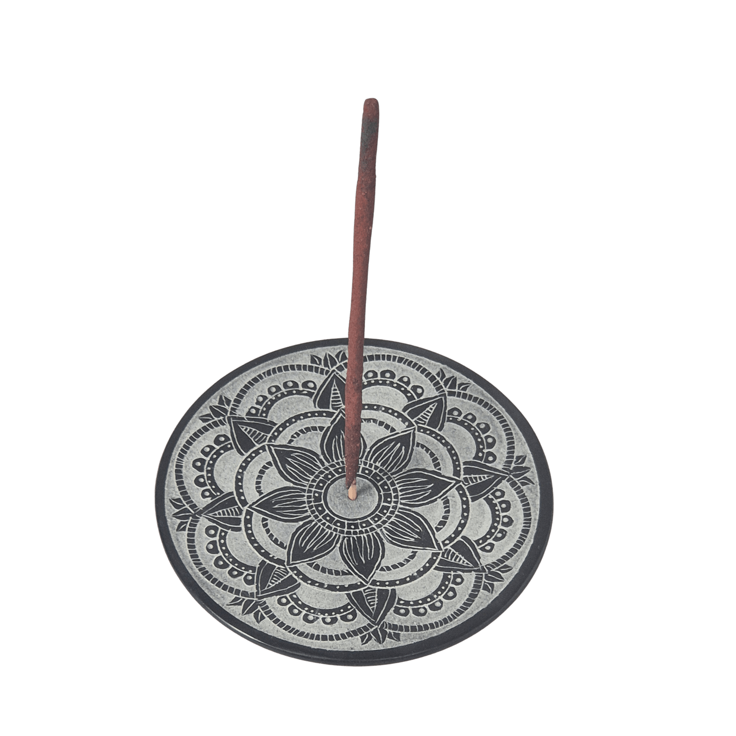 Speckstein Mandala groß – Detailansicht handgraviertes Muster, mit Stäbchen