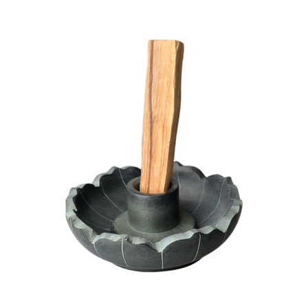 Palo Santo Stick im Specksteinhalter in Lotusform