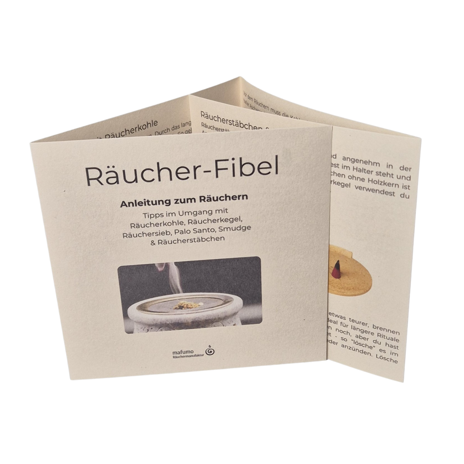 Das Titelbild der MAFUMO Räucher-Fibel zeigt das hochwertige, naturfarbene Cover im 10×10‑cm‑Format mit Räuchersieb‑Motiv. Es präsentiert die Anleitung zum Räuchern und gibt einen ersten Eindruck der Themen Räucherkohle, Räucherkegel, Räuchersieb, Palo Santo, Smudge und Räucherstäbchen.