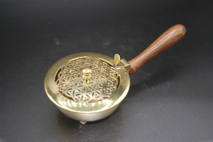 Tragegefäß, Räuchergefäß mit Stiel zum praktischen halten der Pfanne und zum Rauch verteilen durch schwenken